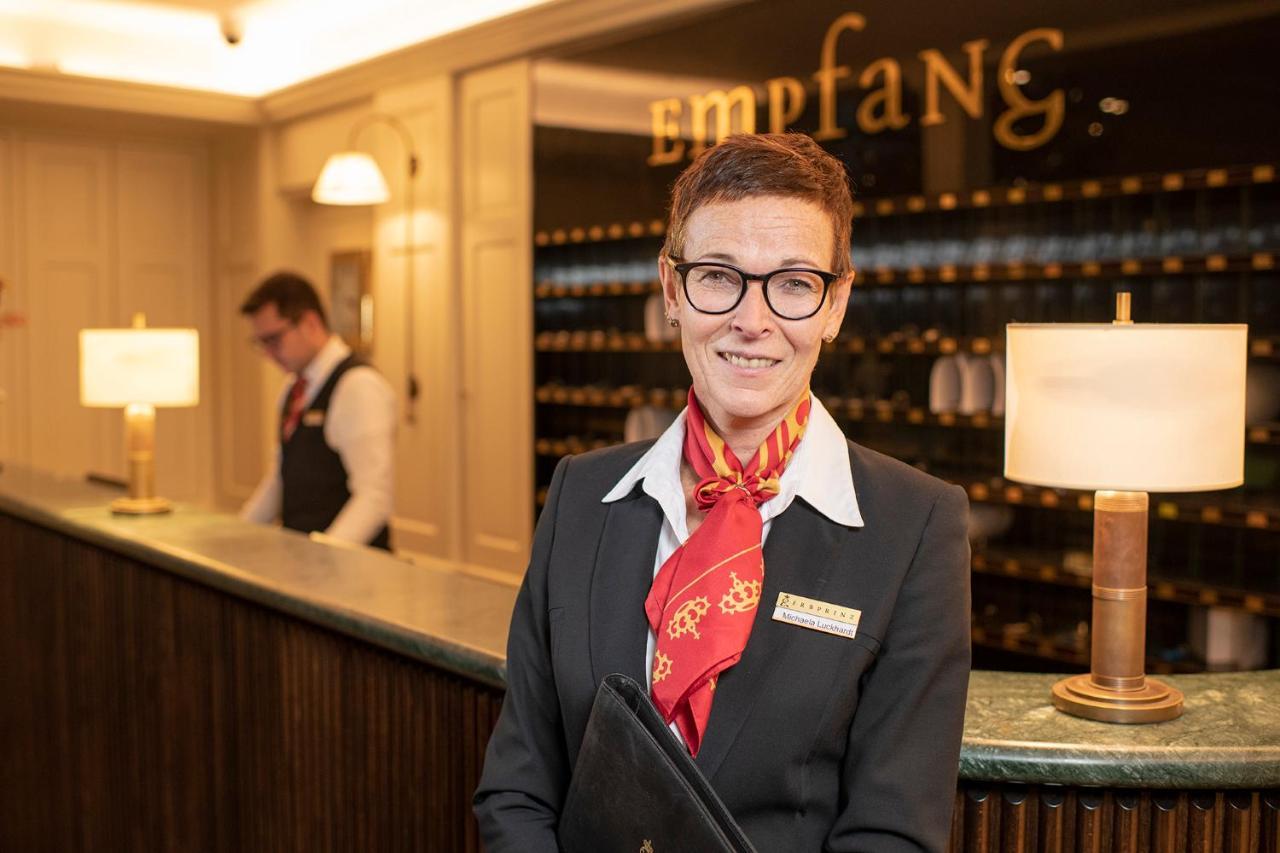 Hotel-Restaurant Erbprinz Эттлинген Экстерьер фото A hotel receptionist at the front desk